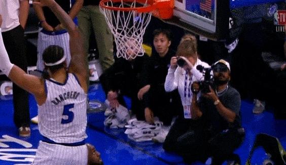 G1三分5中5！雷迪克：我们一直鼓励肯纳德多出手三分