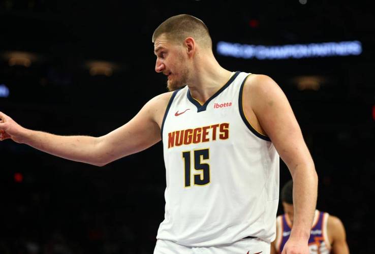 出手不够多！约基奇半场6投3中&三分2中0 仅得6分外加5篮板7助攻