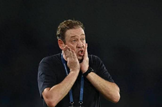 斯卢茨基：在我眼里没有什么国籍之分，谁的状态好谁就首发