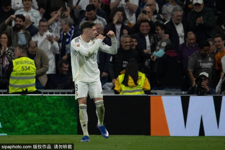 记者：皇马U19门将哈维尔·纳瓦罗将入选一线队大名单