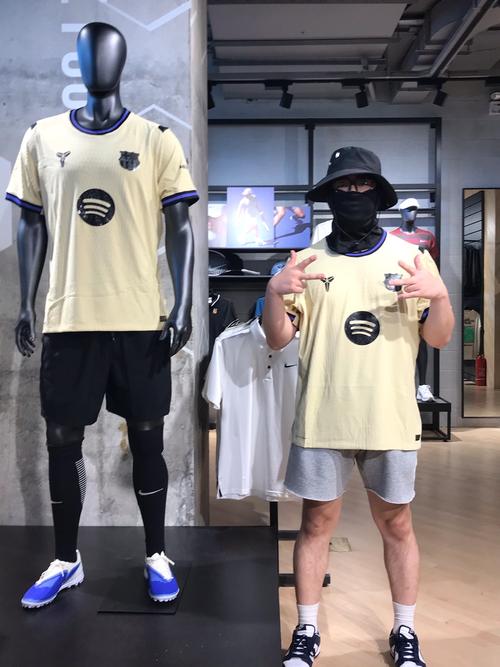 巴萨与加泰罗尼亚文化协会合作推出联名球衣，旨在捍卫推广加泰语